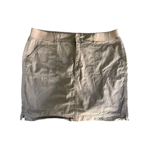 GLORIA VANDERBILT, SIZE 14, KHAKI SKORT - Picture 1 of 4